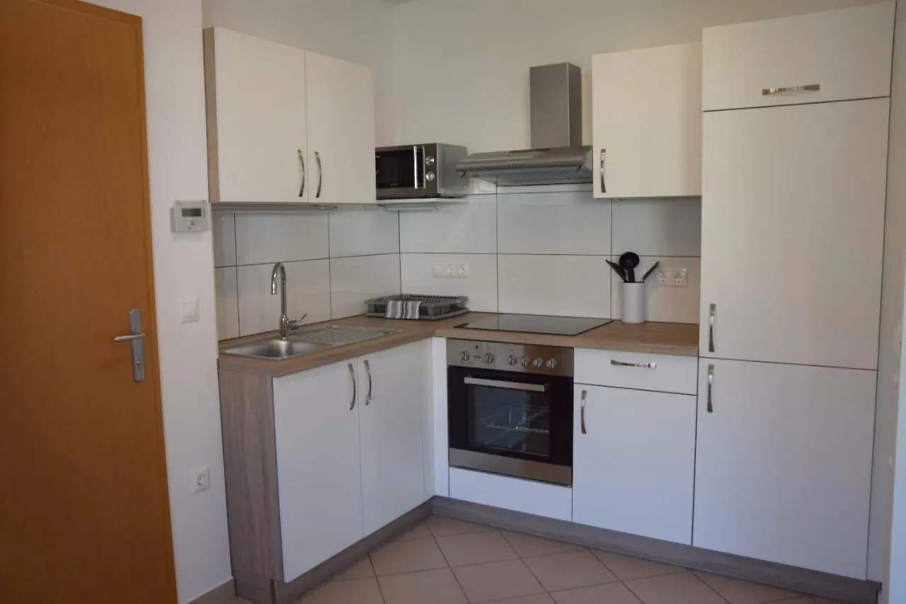 Comfy And Bright Apartment Kranj