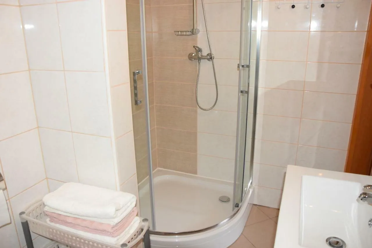 Comfy And Bright Apartment Kranj